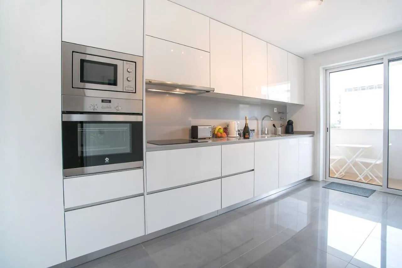 Two Bedroom Stylish Central Tavira Apartment. 0*,