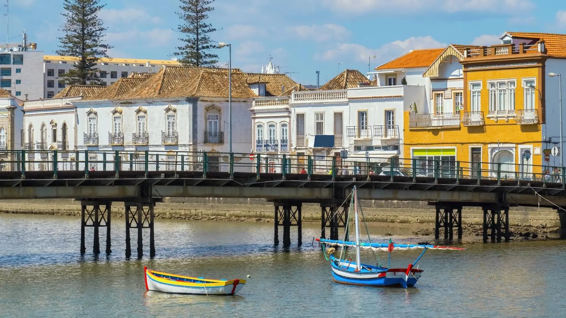 Two Bedroom Stylish Central Tavira Apartment. contacts